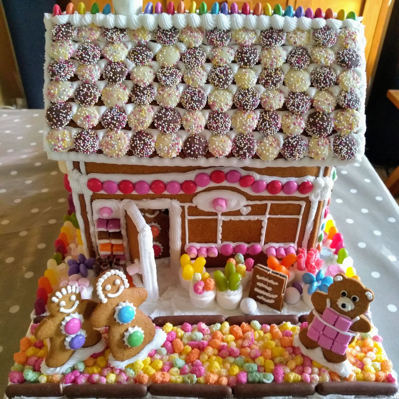 Centrepiece Gingerbread Houses (Medium & Large)
