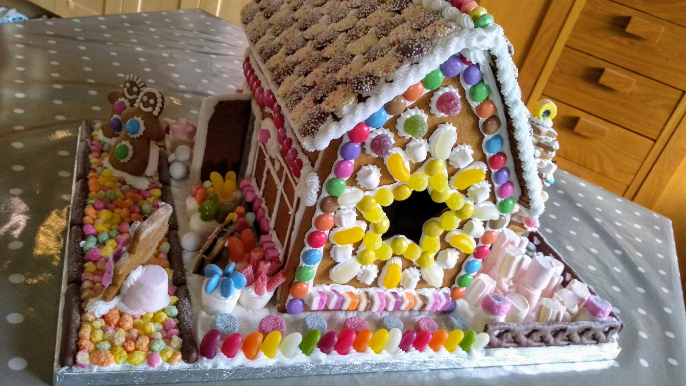 Centrepiece Gingerbread Houses (Medium & Large)