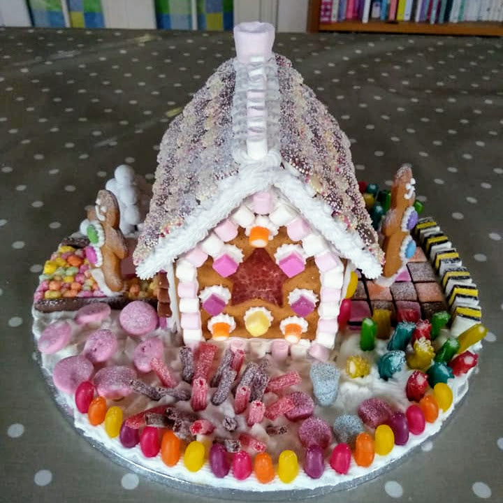 Centrepiece Gingerbread Houses (Medium & Large)