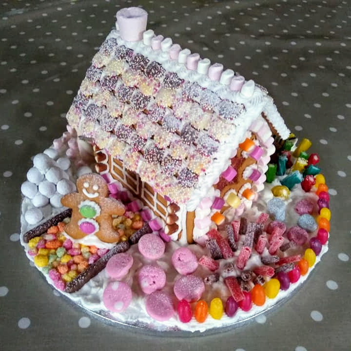 Centrepiece Gingerbread Houses (Medium & Large)